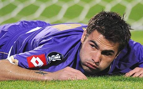 mutu_1 - کانن بت Adrian Mutu football player in purple clothing laying on the grass football field