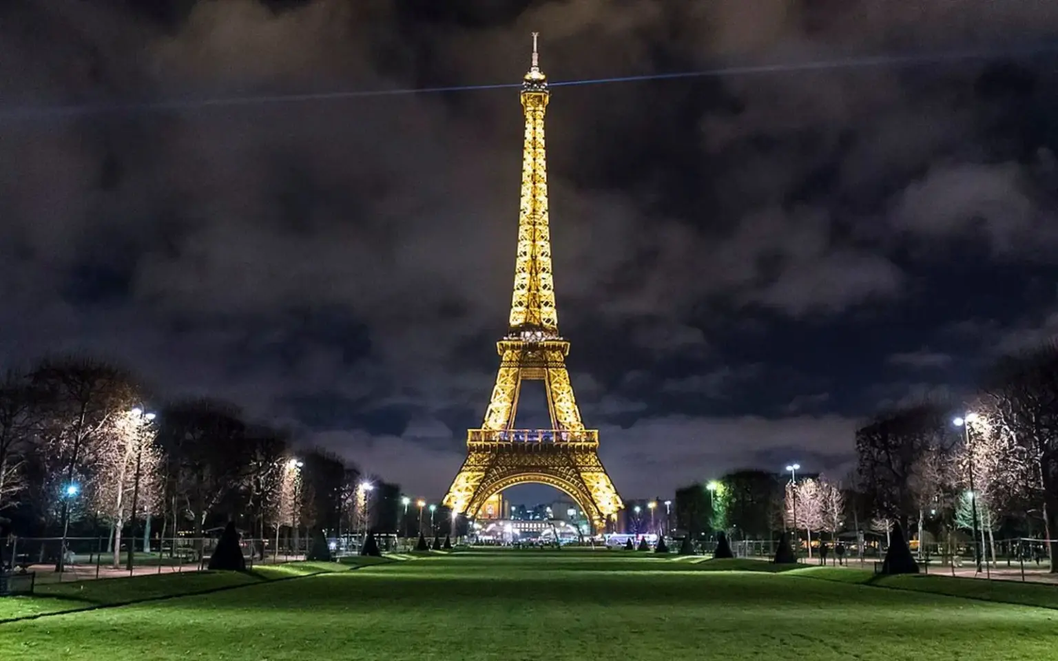 Eiffel_Tower - کانن بت برج ایفل چراغانی در شب