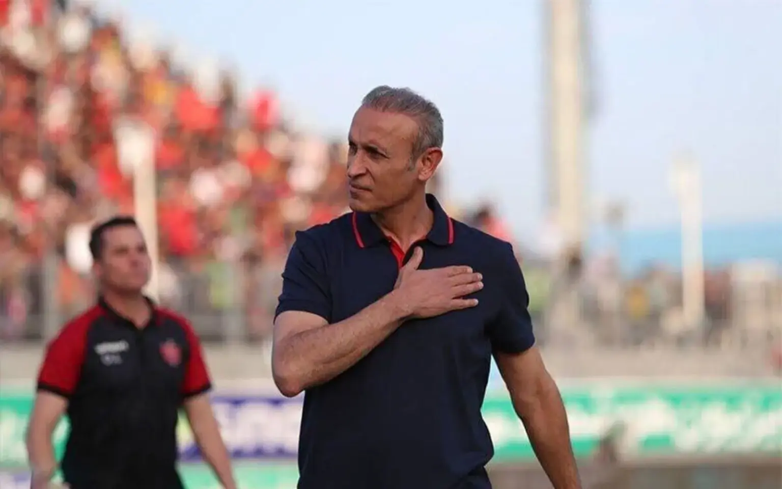 یحیی گل‌محمدی در زمین فوتبال