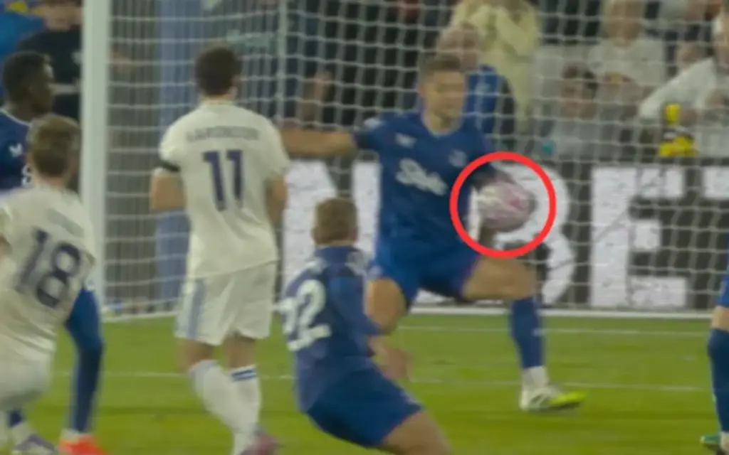 Leeds_penalty - کانن بت